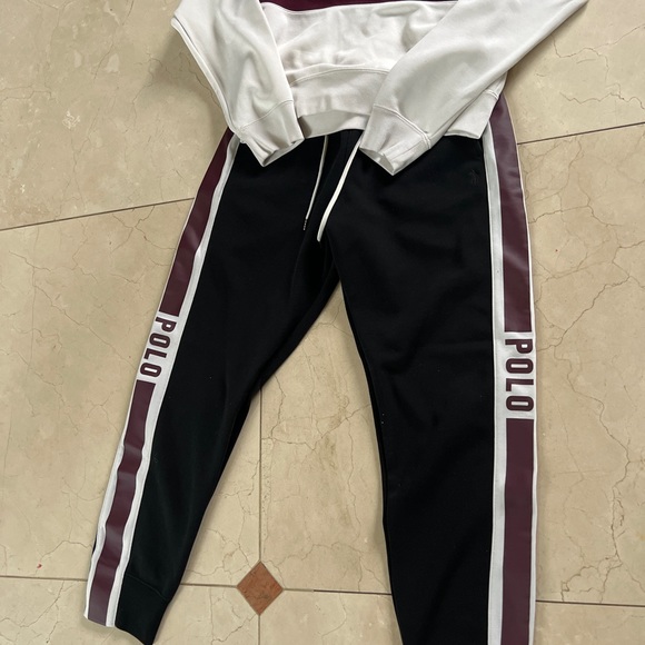Polo Ralph Lauren Sweatpants and Sweatshirt. Mint Condition. Size Medium. - Picture 4 of 4